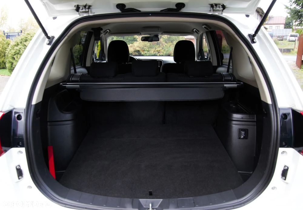 Mitsubishi Outlander 2.0 2WD Diamant - 22