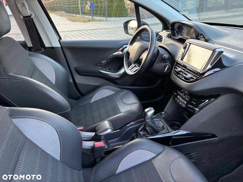 Peugeot 2008 1.6 BlueHDi Allure - 22