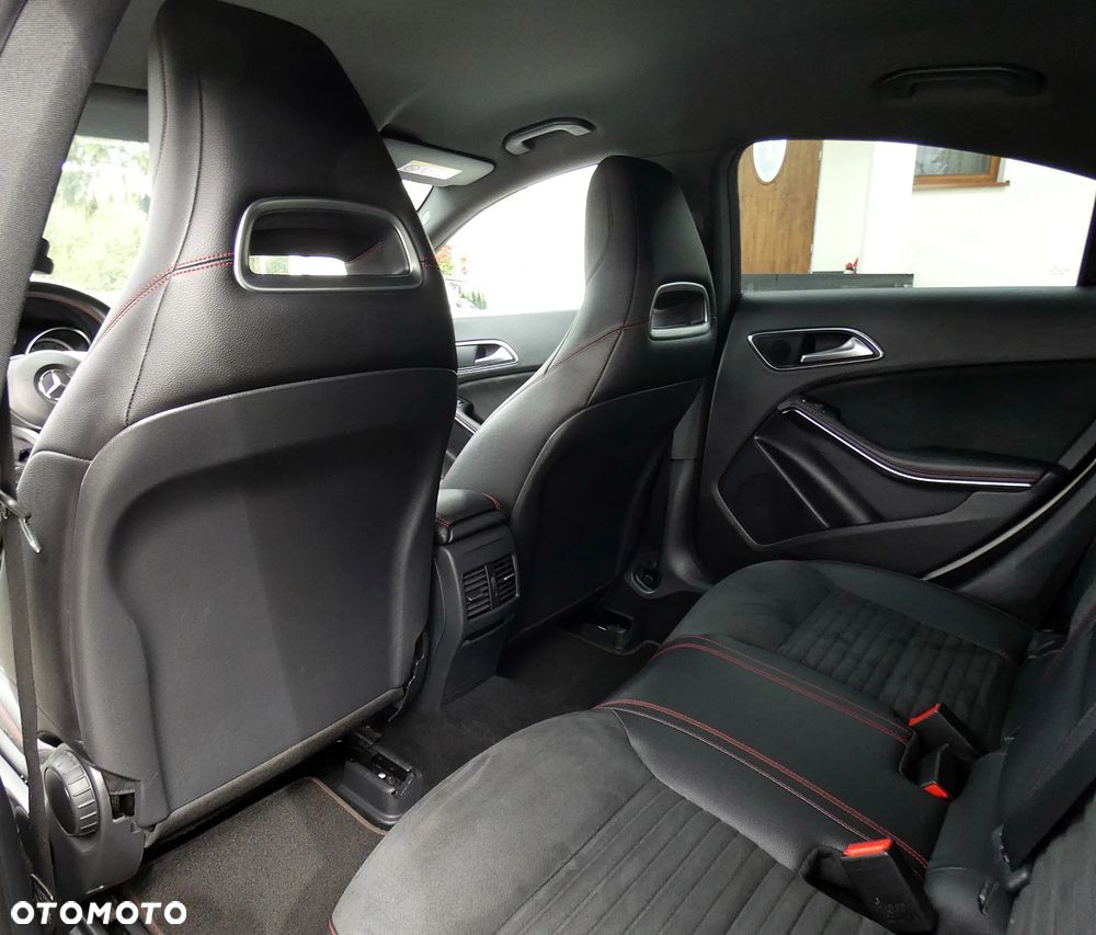 Mercedes-Benz CLA 200 7G-DCT AMG Line - 25