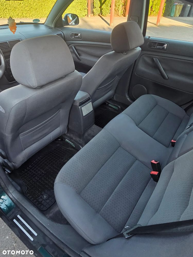 Volkswagen Passat 1.9 TDI Comfortline Family - 22