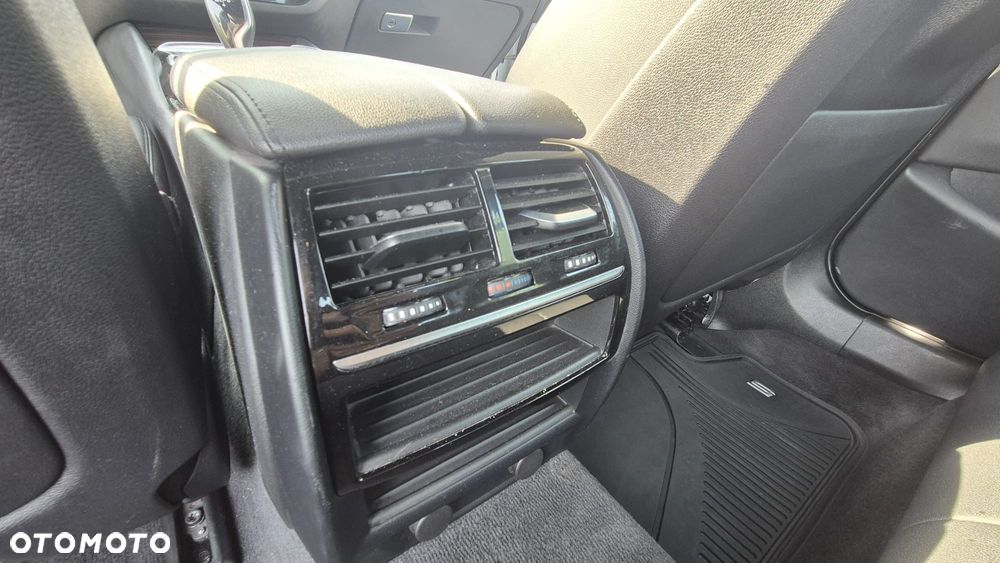 BMW Seria 5 530i GPF xDrive Sport Line sport - 19