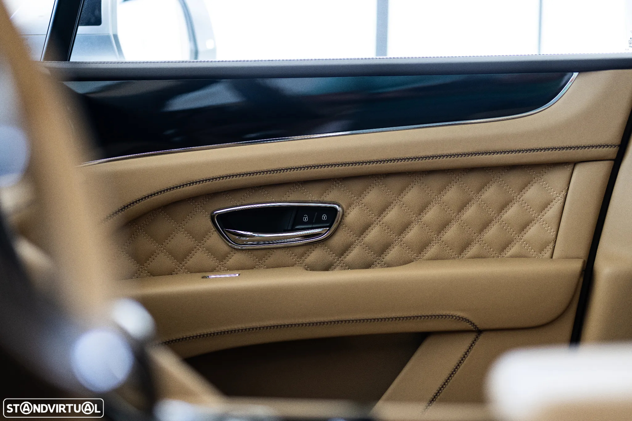 Bentley Bentayga V8 Azure - 17