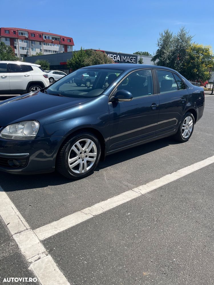 Volkswagen Jetta - 2