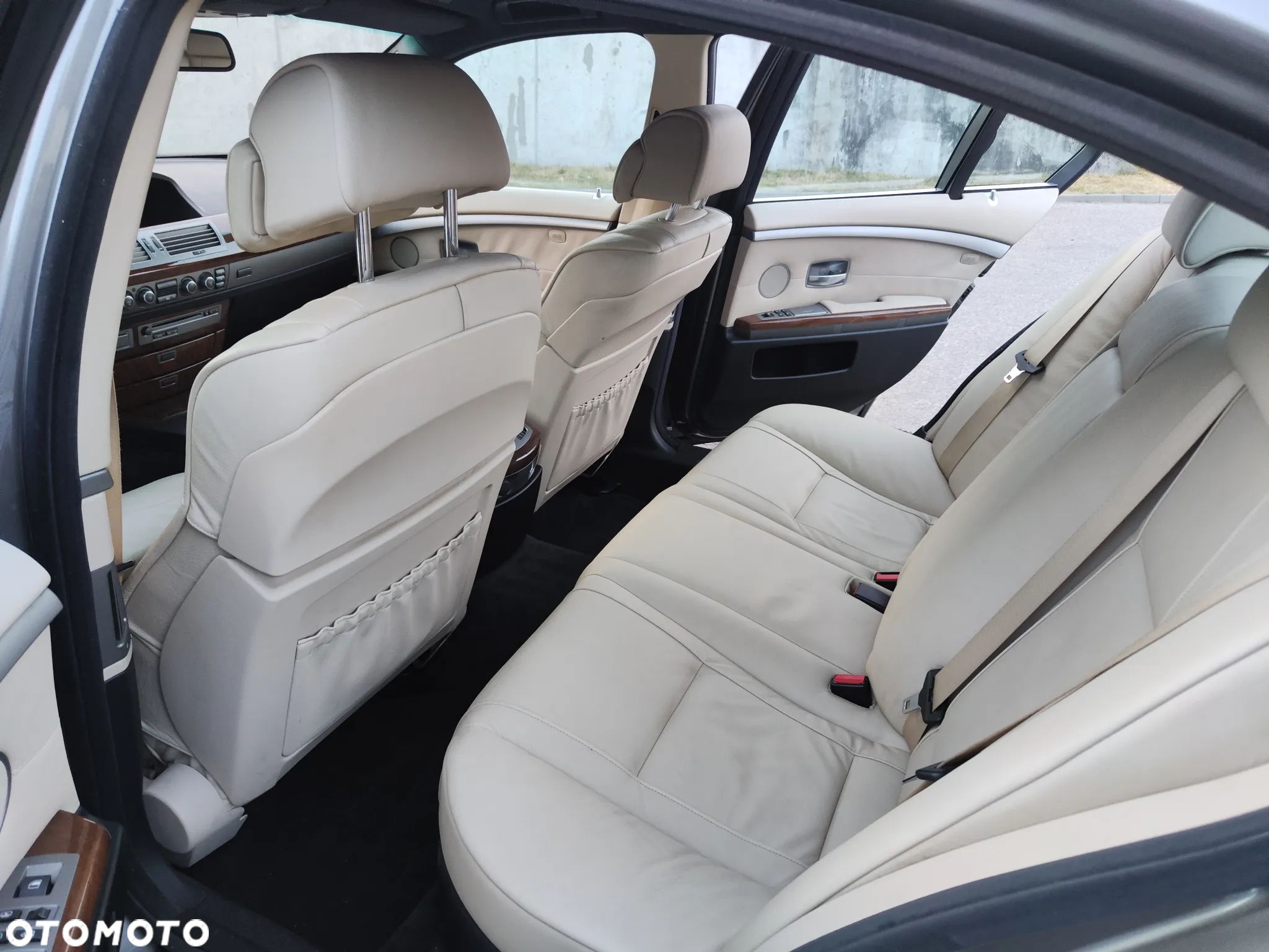 BMW Seria 7 750i - 11