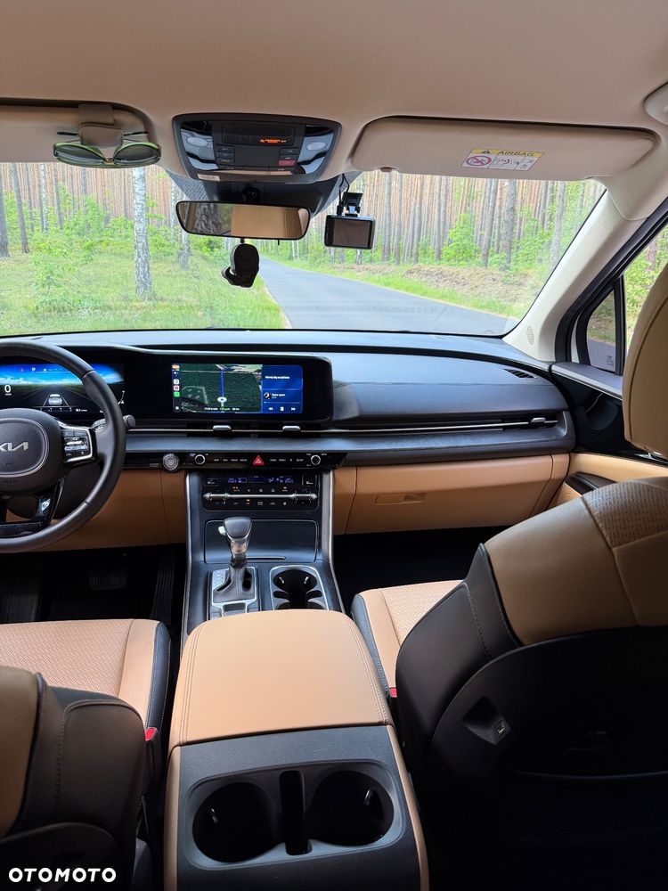 Kia Carnival - 18