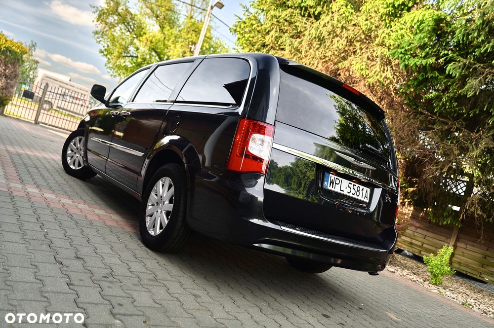 Chrysler Town & Country 3.6 Limited - 23