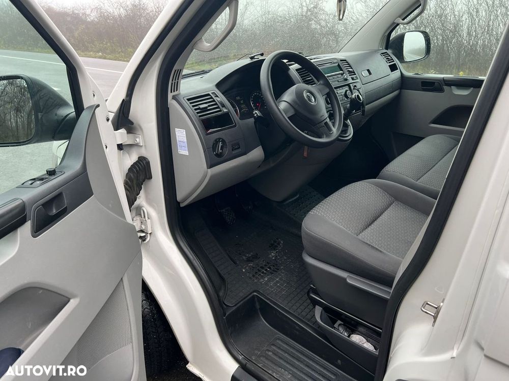 Volkswagen Caravelle - 12