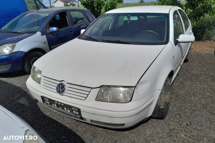 Dezmembrez Volkswagen VW Bora 1 [1998 - 2005] Sedan 1.6 16V MT (105 h - 1