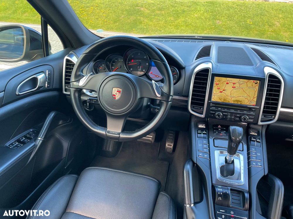 Porsche Cayenne 3.0 L V6 - 23