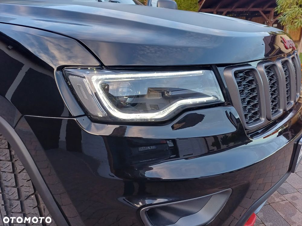 Jeep Grand Cherokee - 23