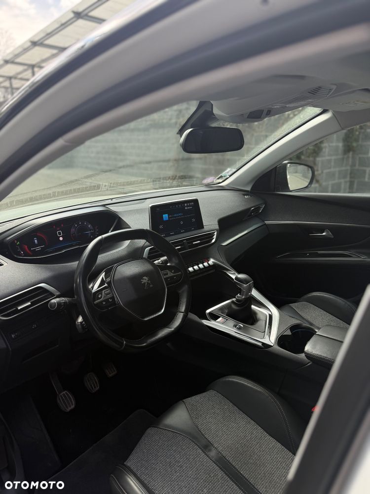 Peugeot 3008 1.2 PureTech Allure S&S - 7