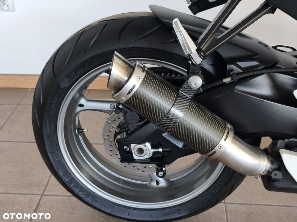 Suzuki GSX-R - 15