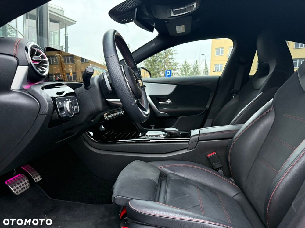 Mercedes-Benz CLA 200 4-Matic AMG Line 8G-DCT - 10