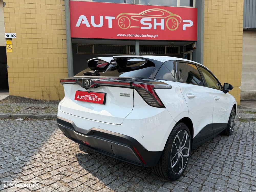 MG MG4 64 kWh Luxury — fotografia 26