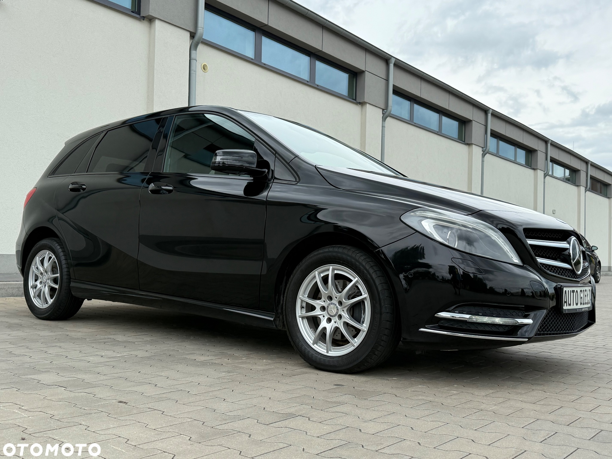 Mercedes-Benz Klasa B 180 UrbanStyle Edition - 3