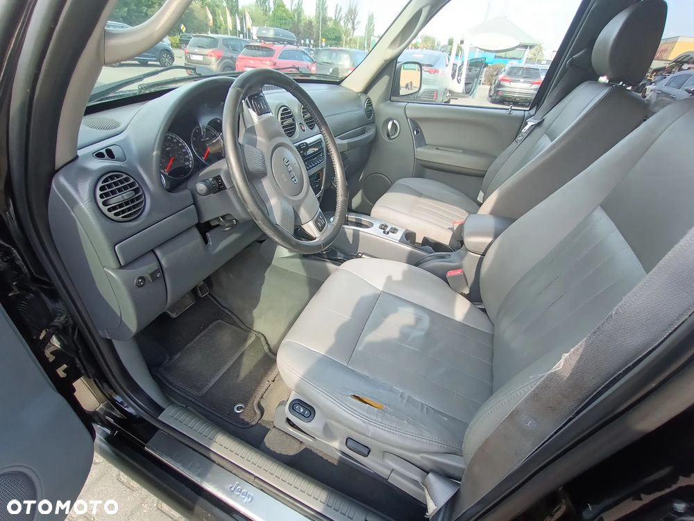 Jeep Liberty - 8