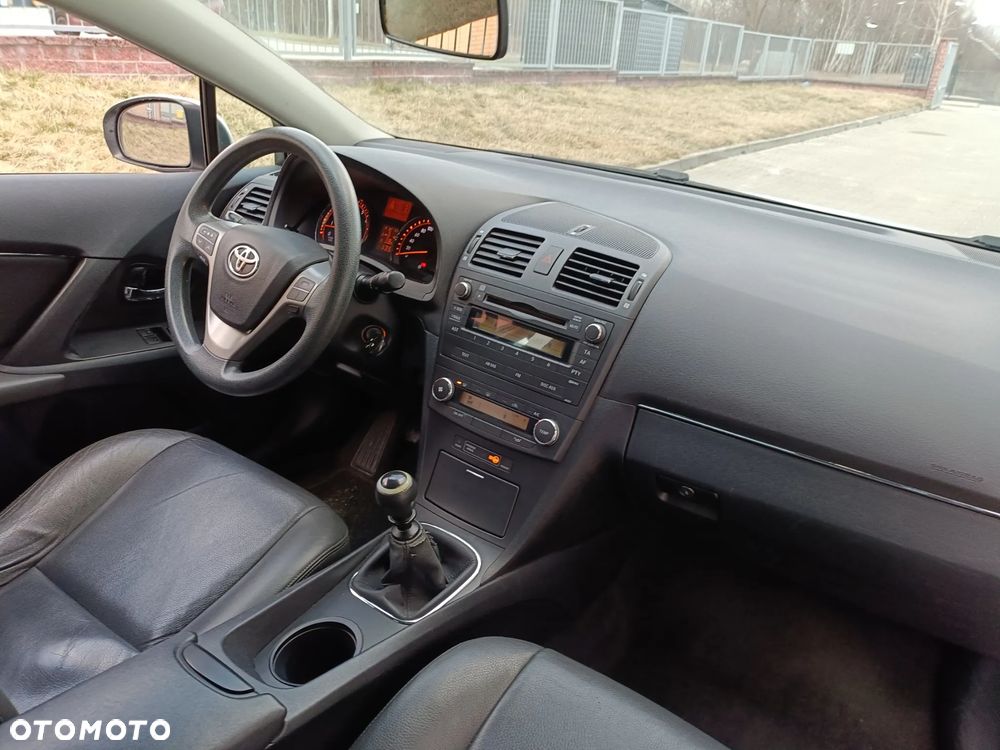 Toyota Avensis 1.6 Comfort - 14