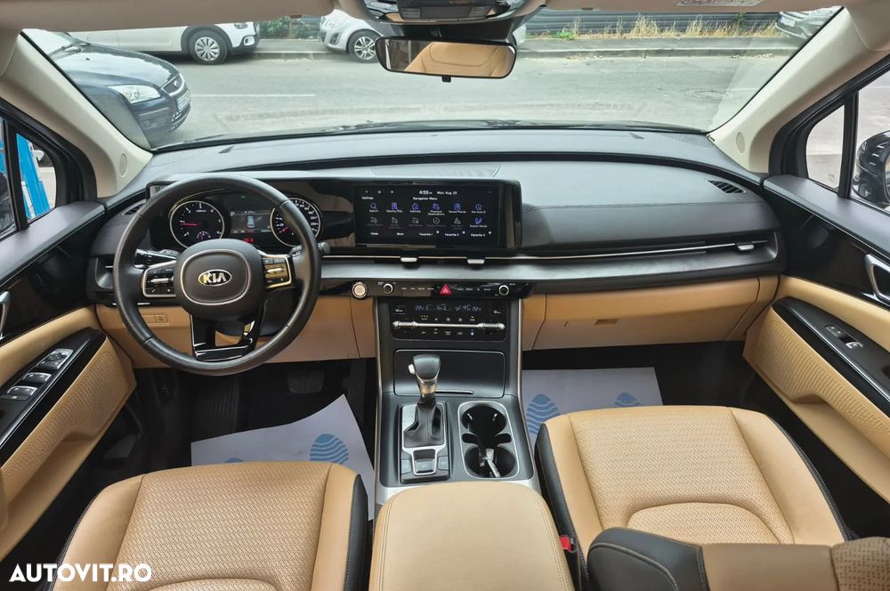 Kia Carnival - 32