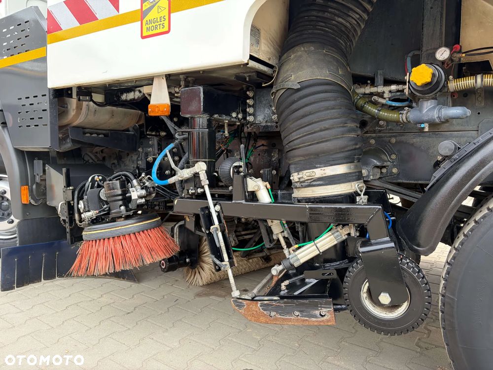Renault D 12 zamiatarka - 18