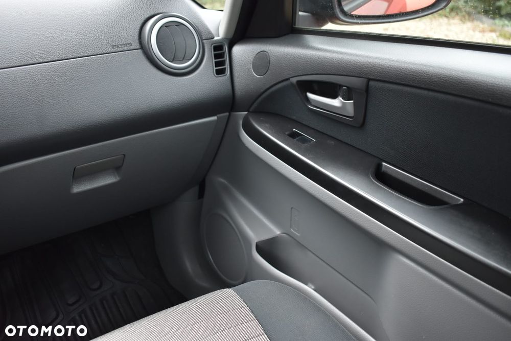 Suzuki SX4 1.6 GS / Premium - 11