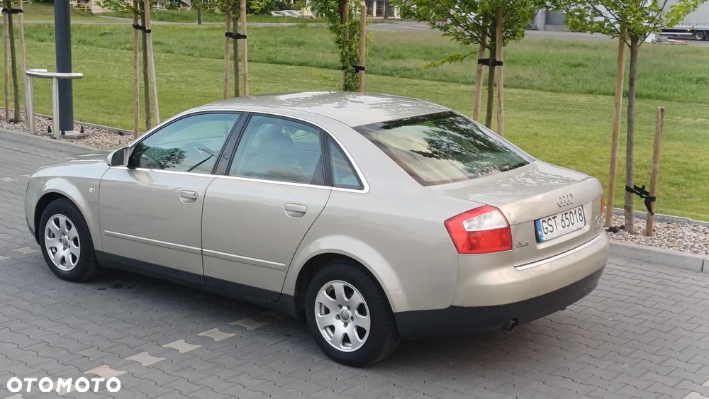 Audi A4 Limousine - 9