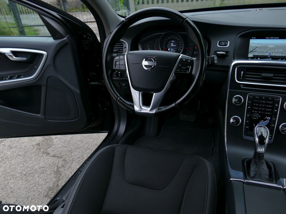 Volvo V60 D3 Momentum - 32