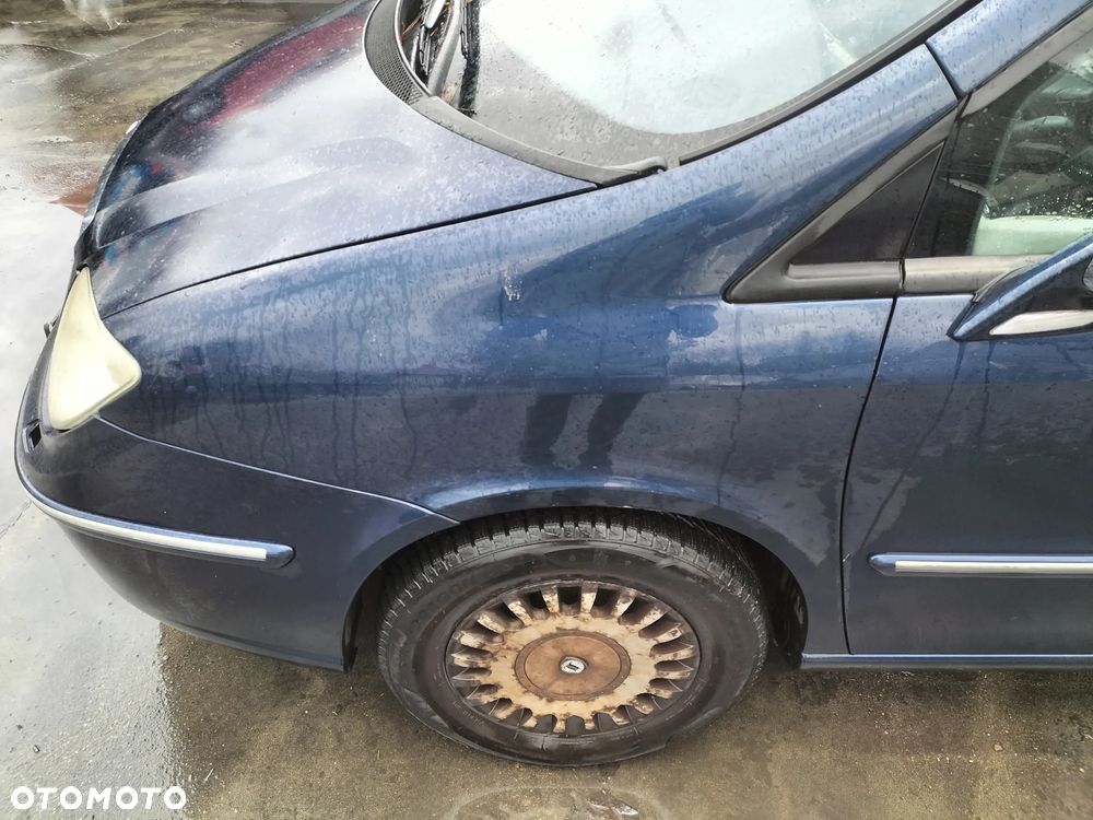 ZDERZAK TYŁ TYLNY POD CZUJNIKI PARKOWANIA LANCIA PHEDRA 02-10r KOD LAK. KMPD - 10