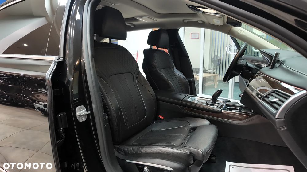 BMW Seria 7 750Li xDrive - 33