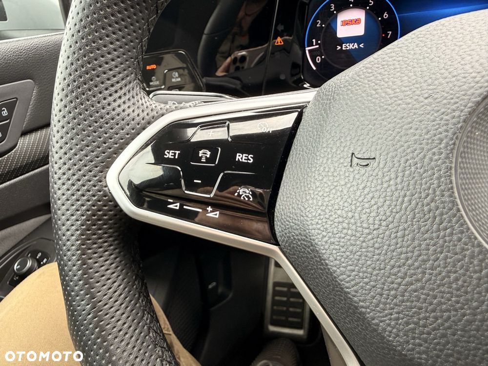 Volkswagen Golf 1.5 eTSI OPF DSG R-Line - 13