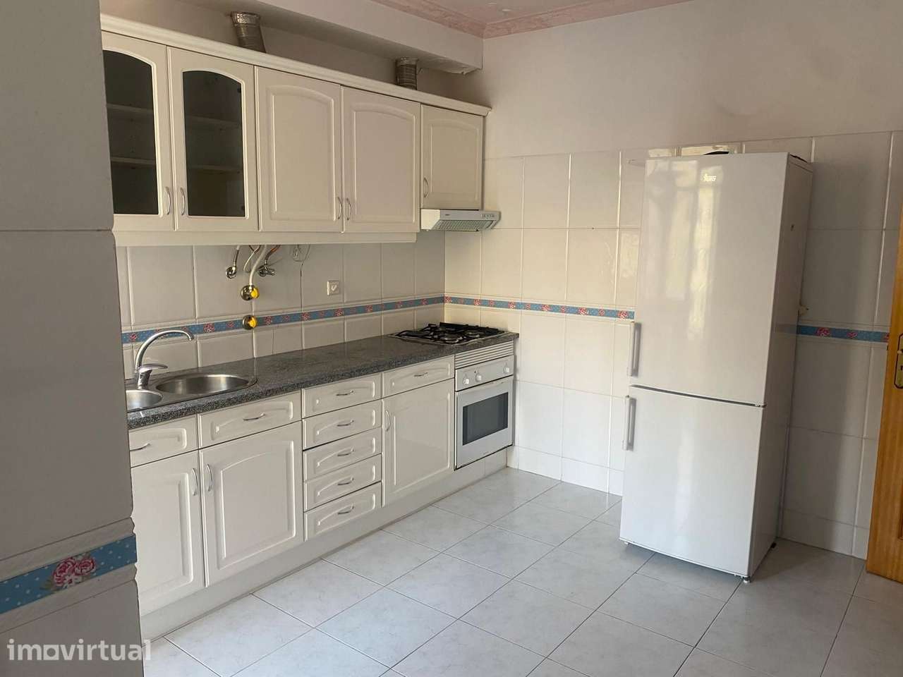 Vende T2 Rio de Mouro ( Fitares ) - Grande imagem: 4/30