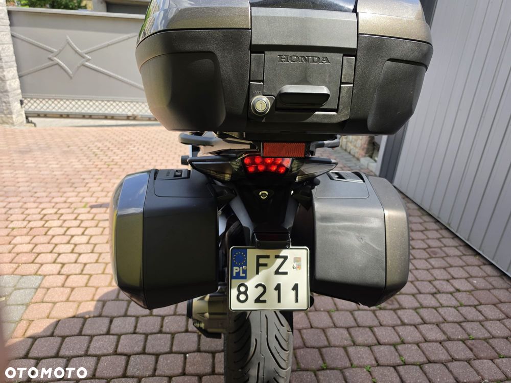 Honda VFR - 2