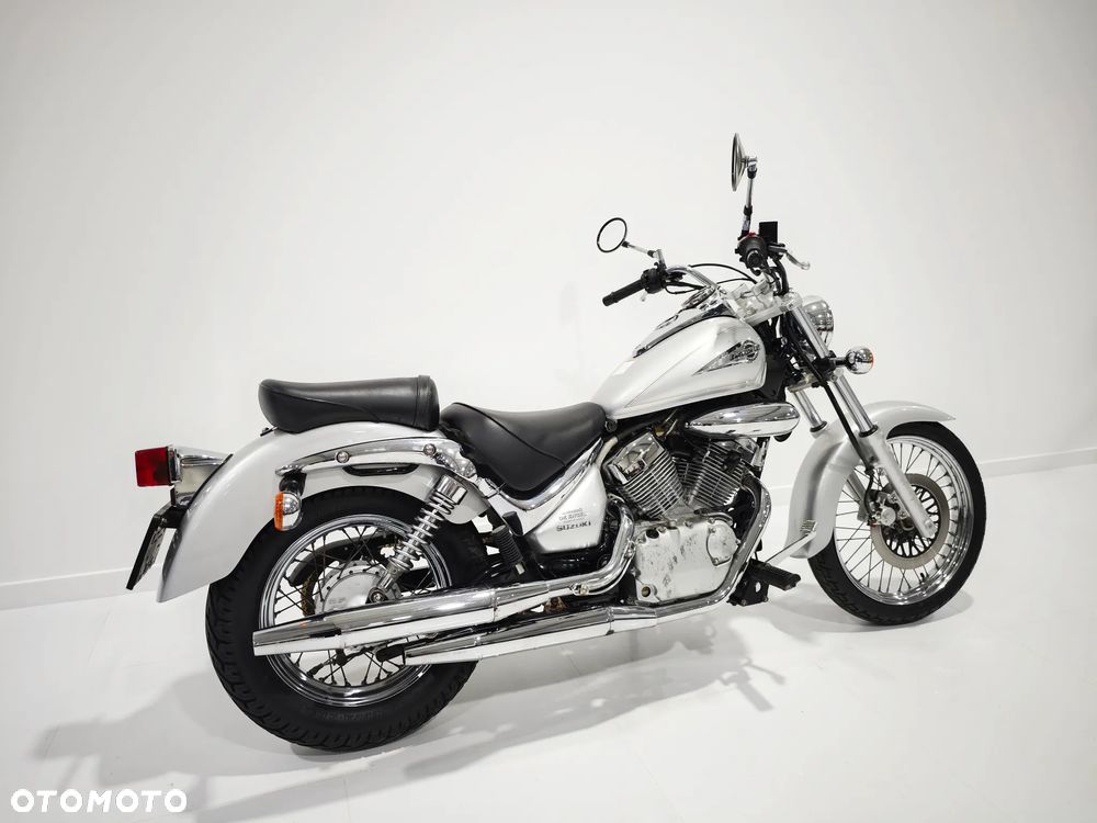 Suzuki Intruder - 6