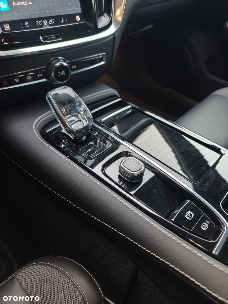 Volvo V60 T6 AWD Plug-In Hybrid Ultra Dark - 9