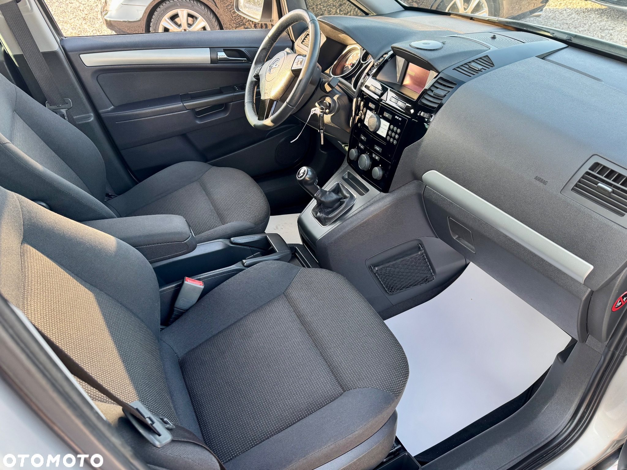 Opel Zafira - 10