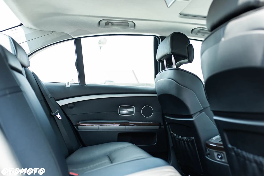 BMW Seria 7 750i - 26