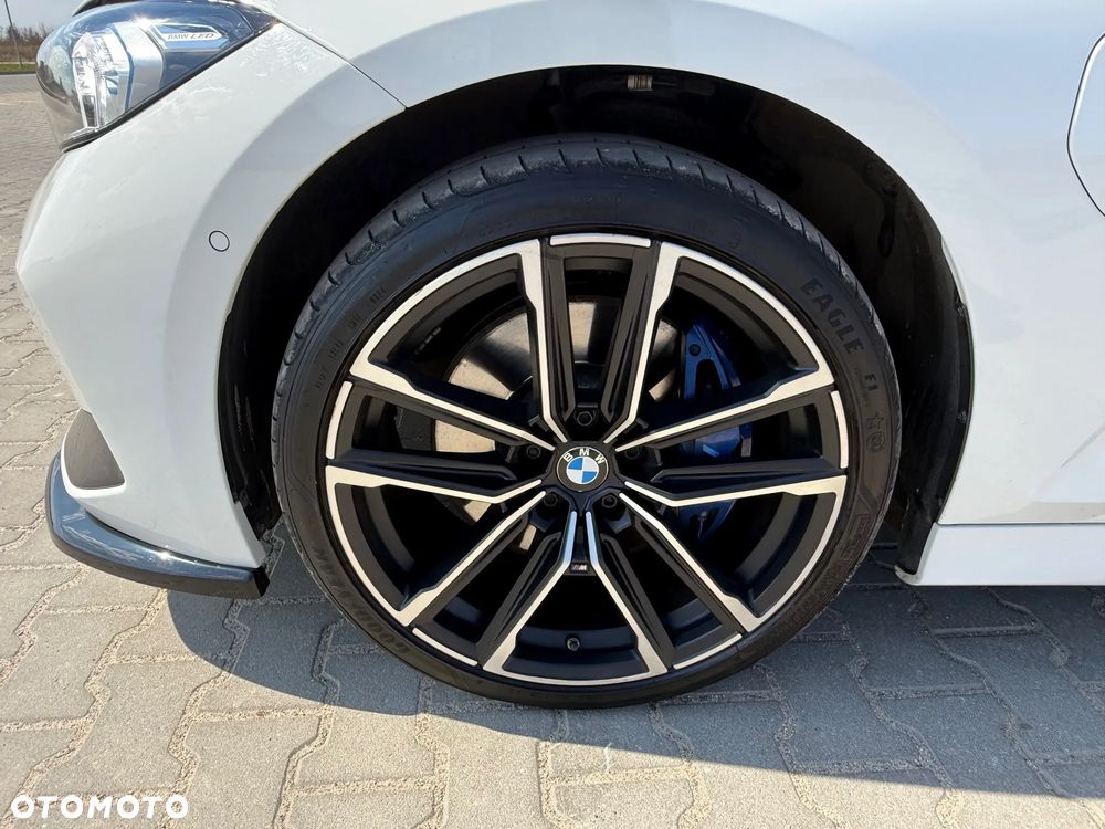 BMW Seria 3 330e xDrive M Sport sport - 11