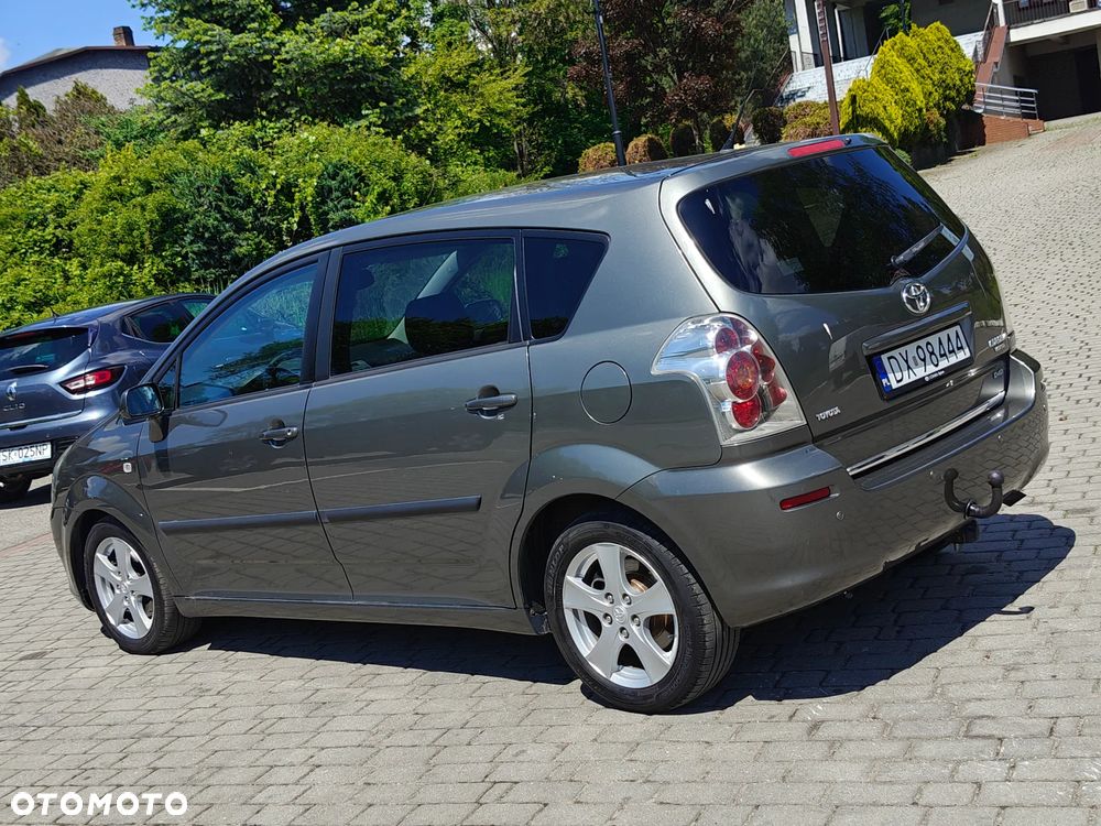 Toyota Corolla Verso 2.2 D-4D DPF Executive - 16