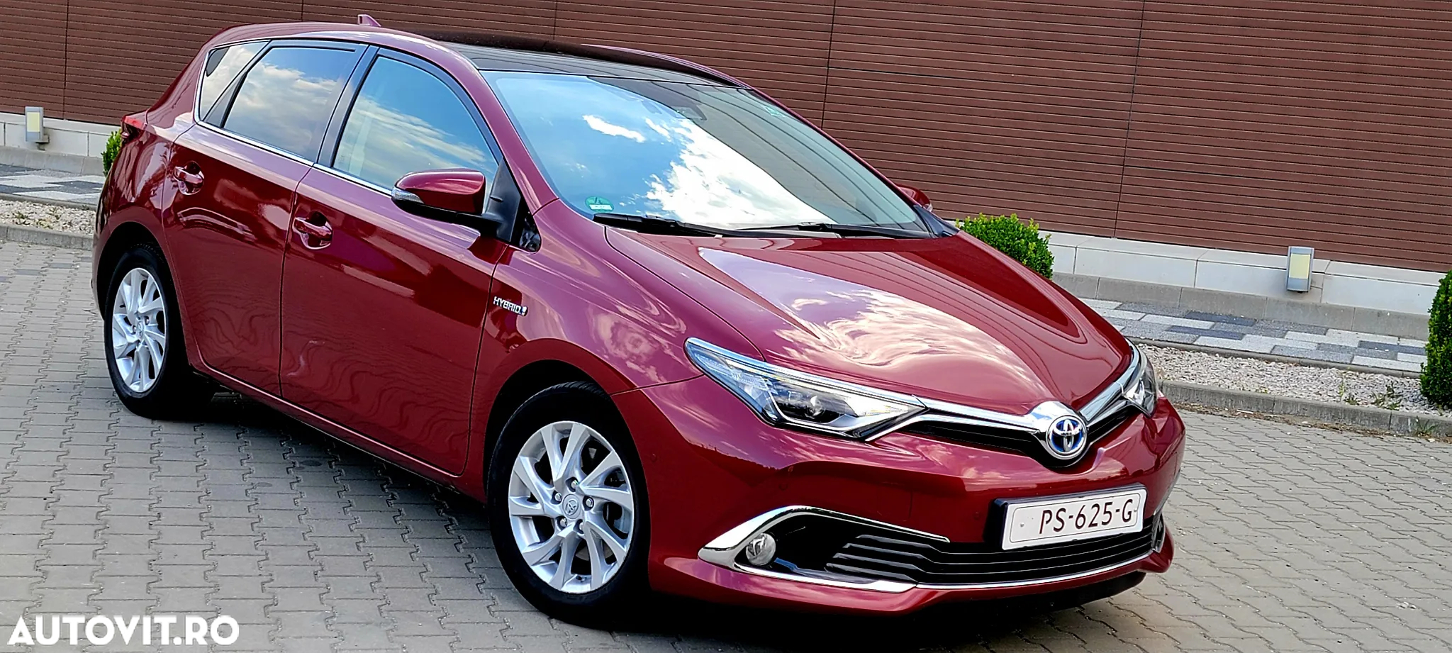 Toyota Auris 1.8 VVT-i Hybrid Automatik Edition S+ - 2