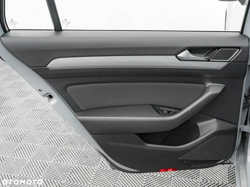 Volkswagen Passat - 25