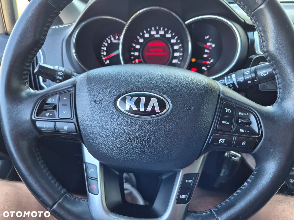 Kia Rio 1.2 Dream Team Edition - 11