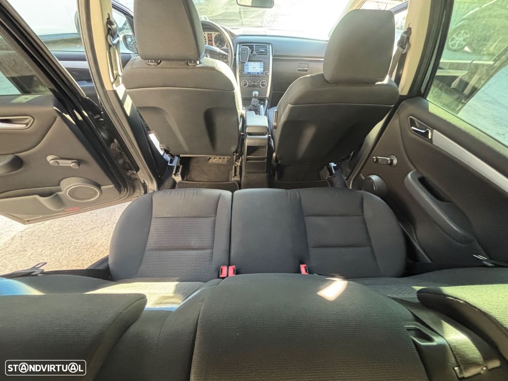 Mercedes-Benz B 180 CDi - 12