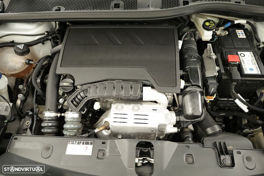 Peugeot 2008 1.2 PureTech Allure Pack EAT8 - 24