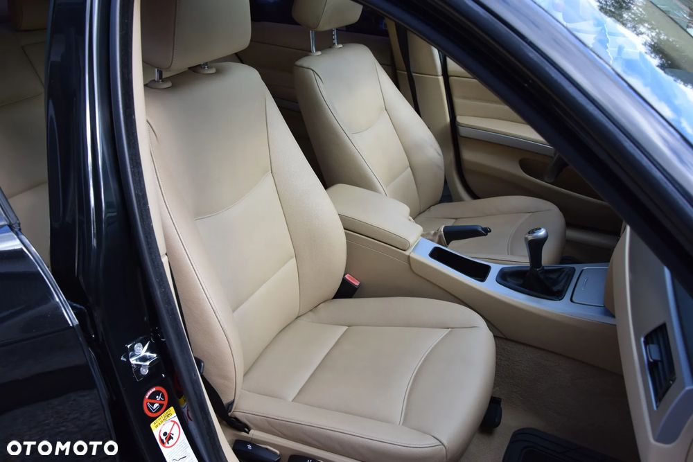 BMW Seria 3 320i - 20