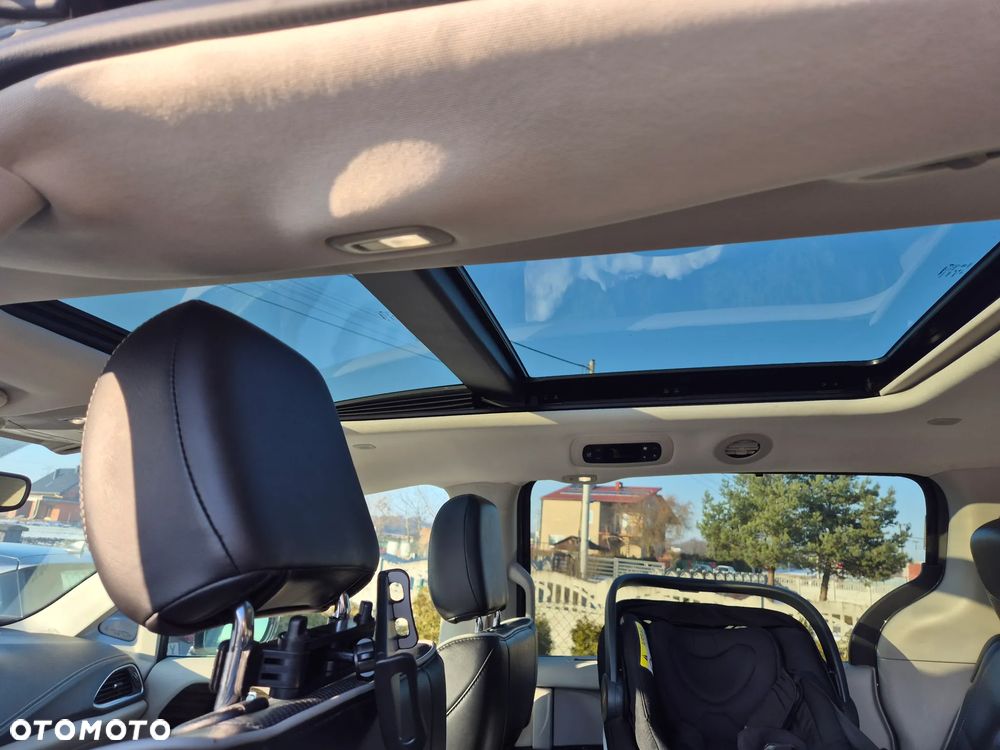 Chrysler Pacifica 2023 photo 3