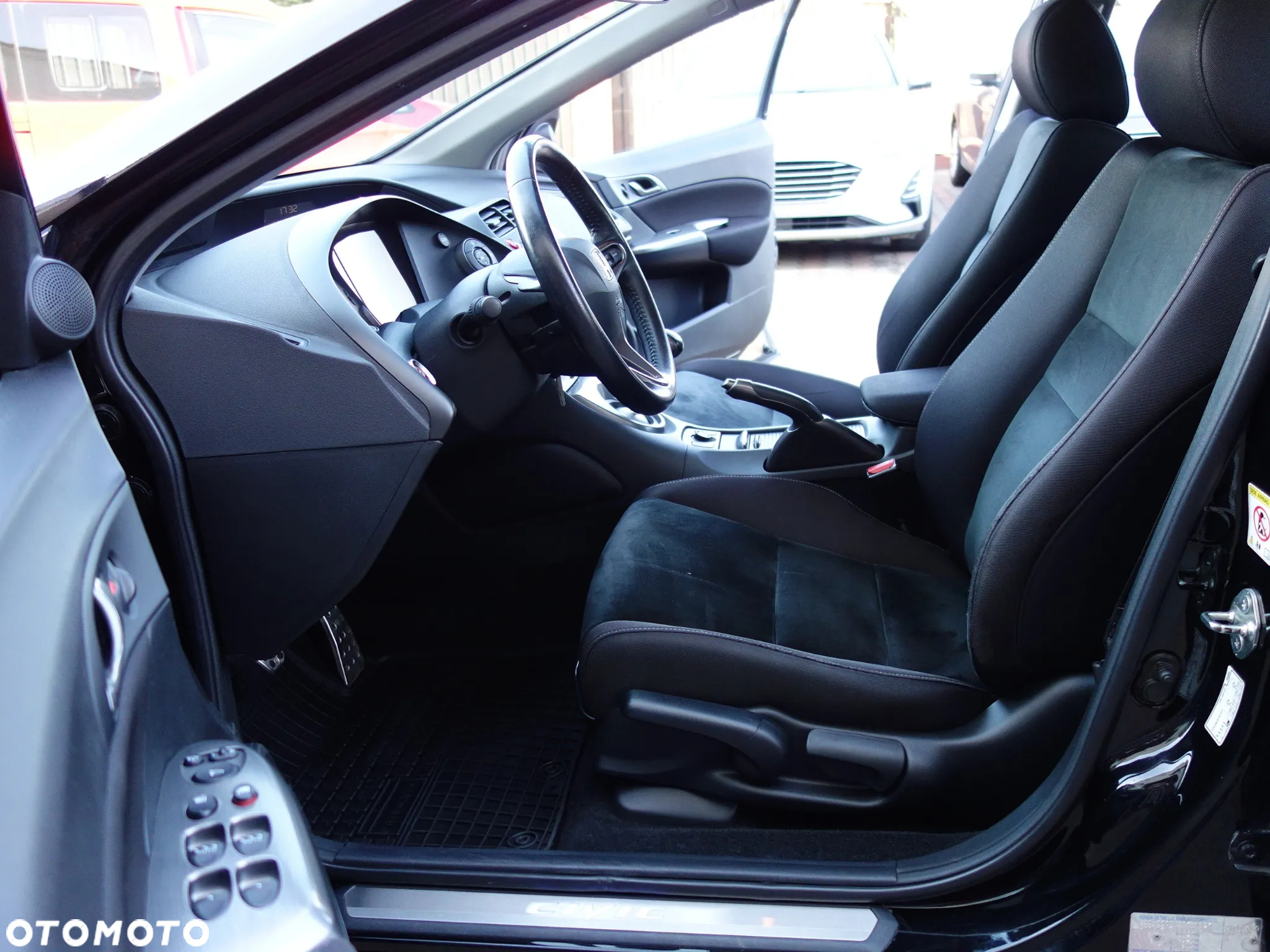 Honda Civic 1.8 Executive - 28