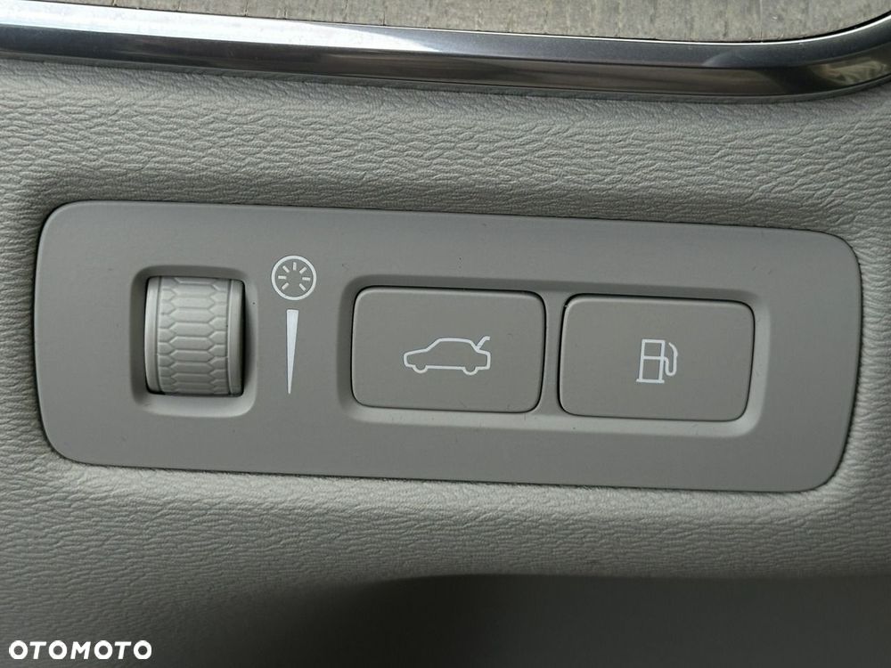 Volvo XC 60 T6 AWD Recharge Geartronic Inscription - 27