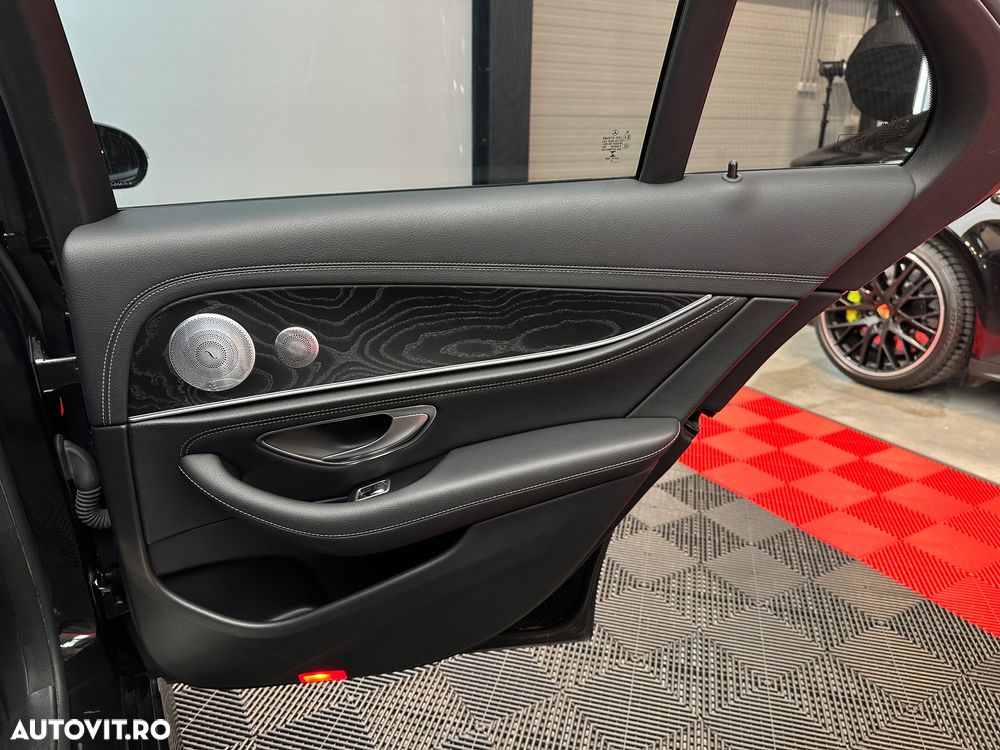 Mercedes-Benz E 300 de 9G-TRONIC AMG Line - 24