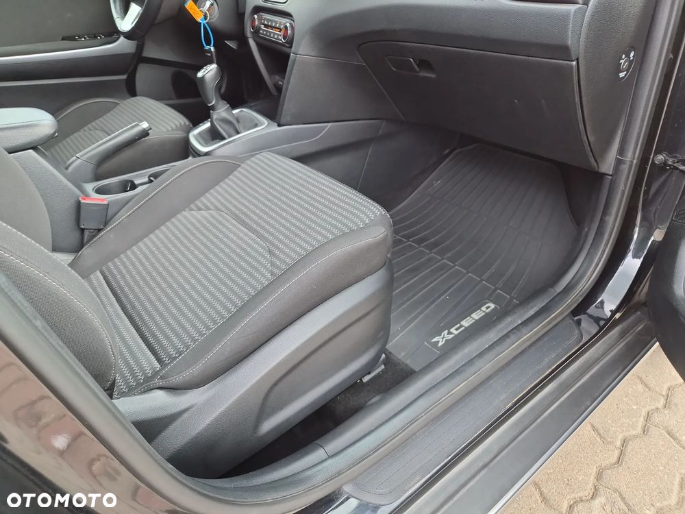 Kia XCeed 1.5 T-GDI M - 24