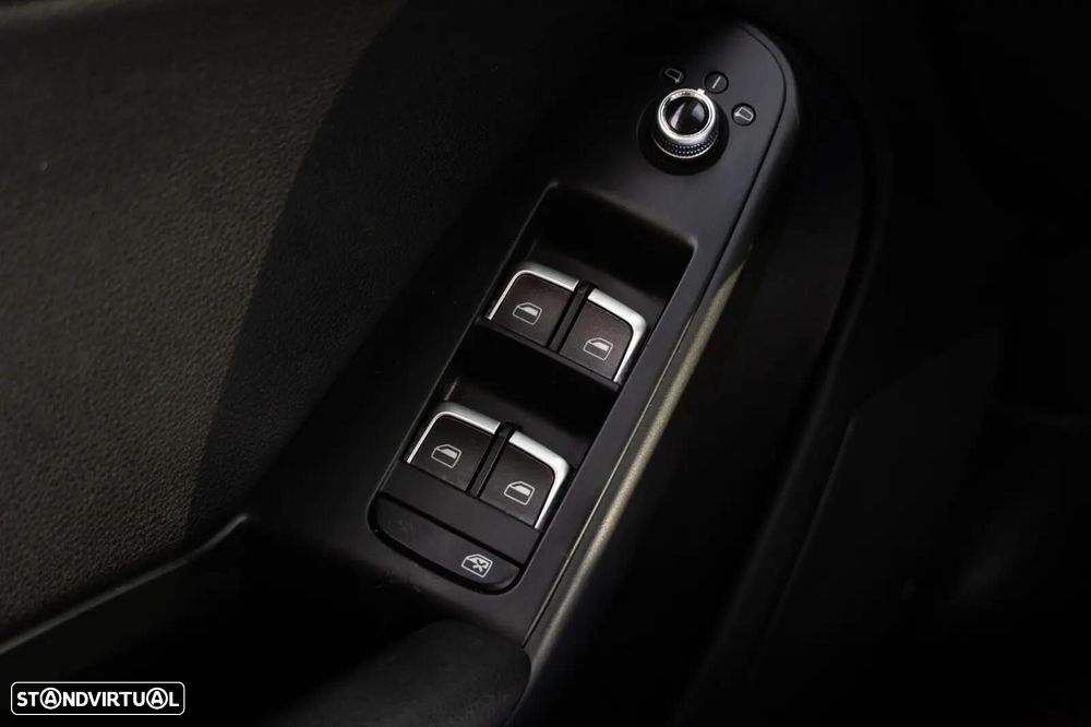 Audi A4 2.0 TDI Business Line S-line - 37