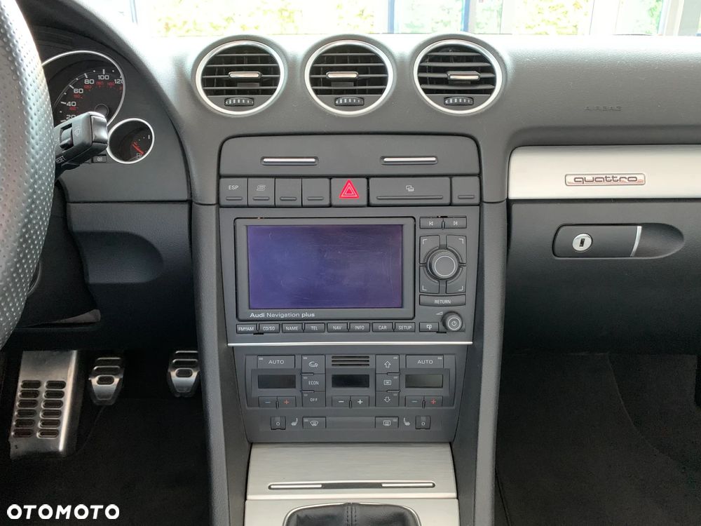 Audi RS4 Limousine Standard - 23